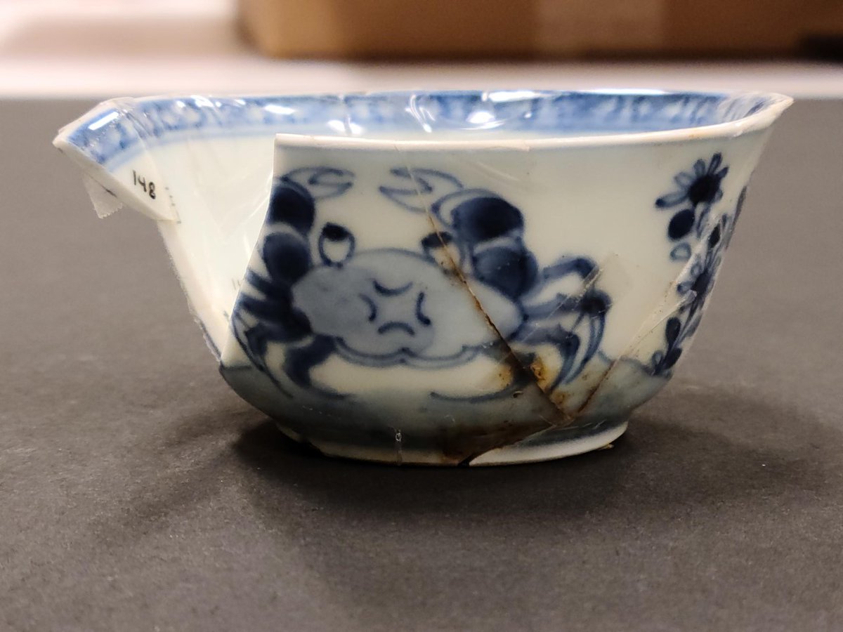 AmRevMuseum's tweet image. Heading down the shore this weekend? Watch out for crabs! 🦀🌊

This crustaceous saucer was recovered during an archaeological dig at what is now the site of the Museum. Made of Chinese export porcelain, it came from a privy open from the 1750s-1770s. #HowRevolutionary