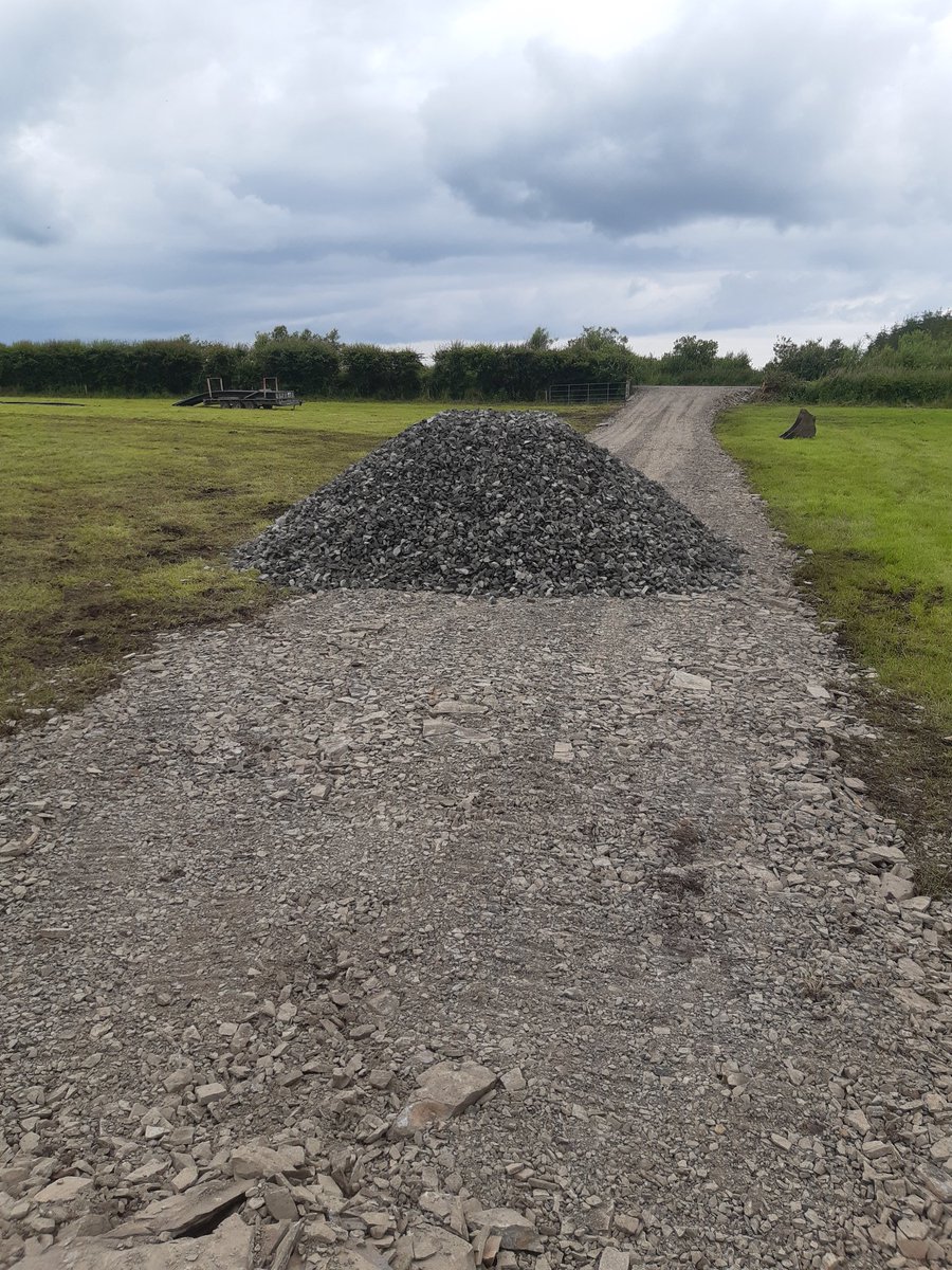 mountrivers12's tweet photo. Making wet land less wetter. #grazinginfrastructure #drainage #heavysoils https://t.co/D2vnWs9IHx