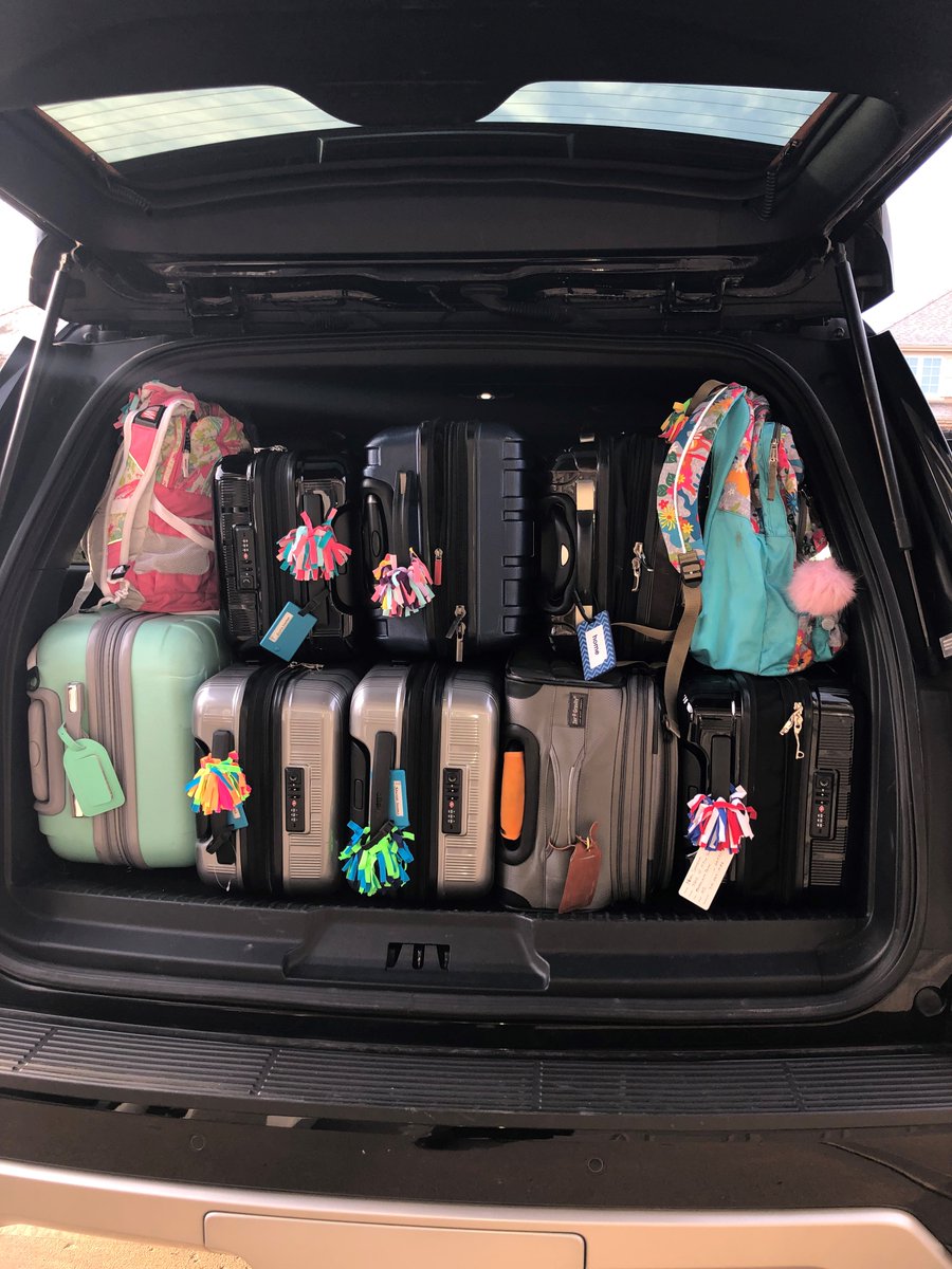 overlandlimo's tweet photo. Are you planning to #travel or are you currently traveling? Gotta book a #limo! #kclimo #KansasCity  https://t.co/GezM1bkZNg https://t.co/0K19qfCBc2