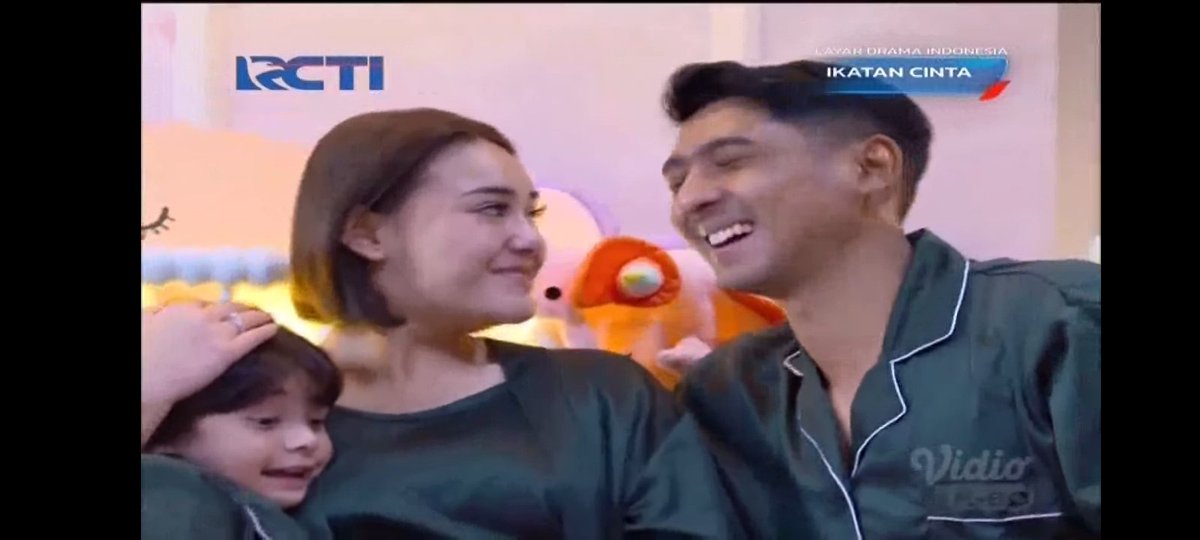 BucinnyaAladin's tweet photo. ARMY FAMILY💚💚
#IkatanCintaEp352 #IkatanCinta https://t.co/KDuA3rAu4C