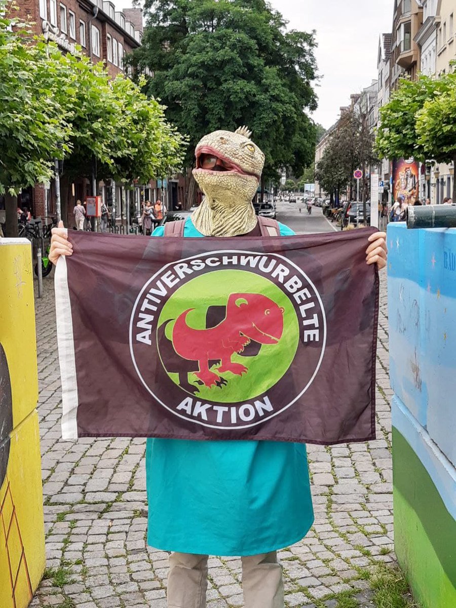 reclaimrosalux1's tweet photo. Heute (vorhin) am #Burgplatz in #Düsseldorf, Schwurbel stets vor Augen. #dus1007
#Querdenken versenken! https://t.co/1ZbcdnAuiL