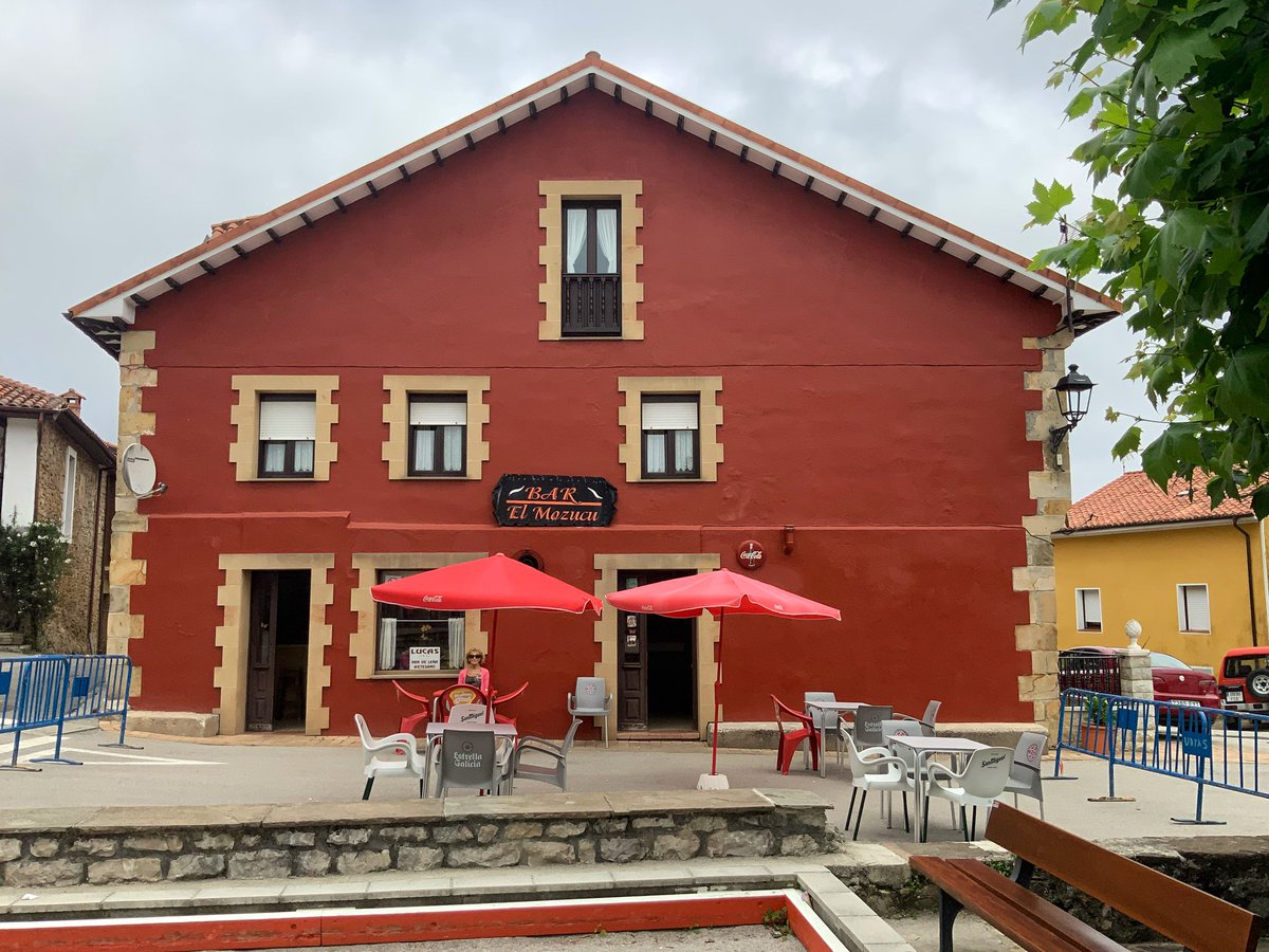 La Hayuela… Bar El Mozucu 
Eltomavistasdesantander.com