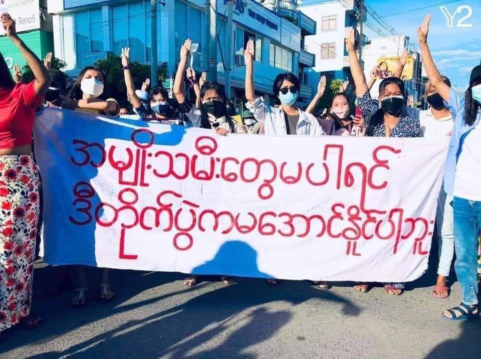 The strike of women in Mandalay today. They will never give up.
#July10Coup 
#WhatsHappeningInMyanmar