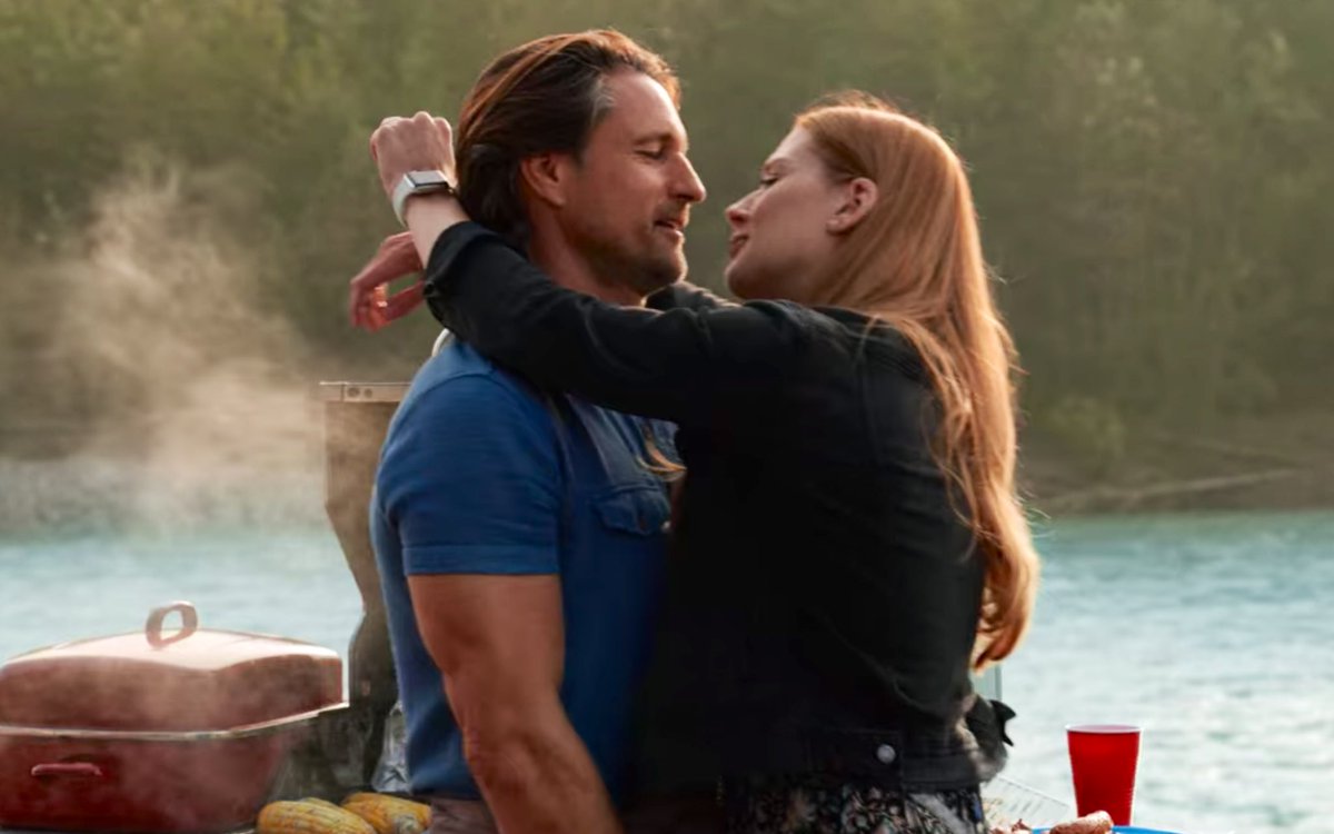 the way he looks at her when she puts her arms around his neck 

PLEASE THEY ARE SO IN LOVE

#VirginRiver #VirginRiverSeason3