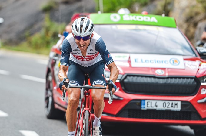 VeloUK's tweet image. TDF Stage 12: After a day when it took 100km + for the breakaway to go clear, it was Bauke Mollema, who attacked out of the breakaway from a long way out and as he approached the line, smiling and clenching his fist to the camera, before he went on to win.  #stagewinner