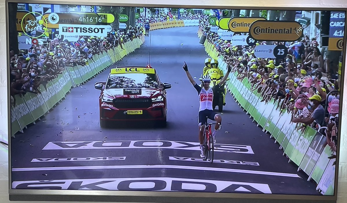 We slingeren hem er gewoon weer in! Mollema, Mollema, <a href="/BaukeMollema/">Bauke Mollema</a> heu! Mollema, Mollema, Bauke Mollema heu! Na een solo van 43 km een schitterende etappezege!#Mollema #Mollemalen #TourDeFrance #TDF2021