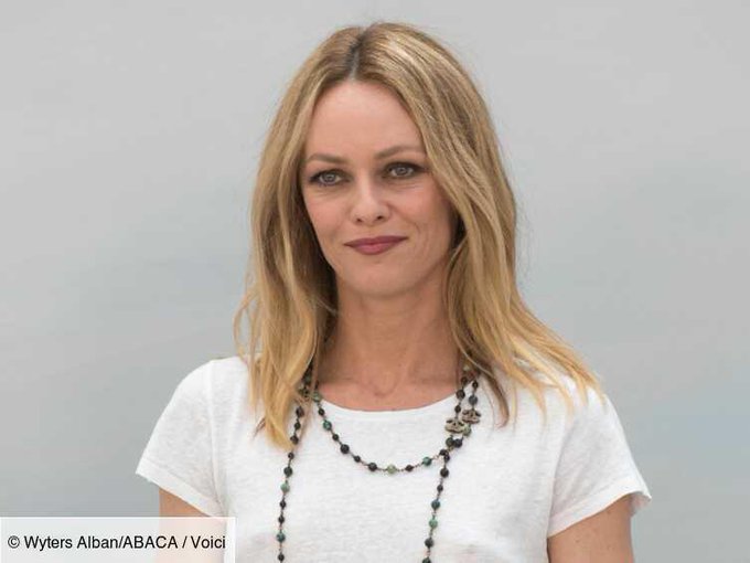 VANESSA PARADIS E58Z3KfWQAMKdx4?format=jpg&name=small