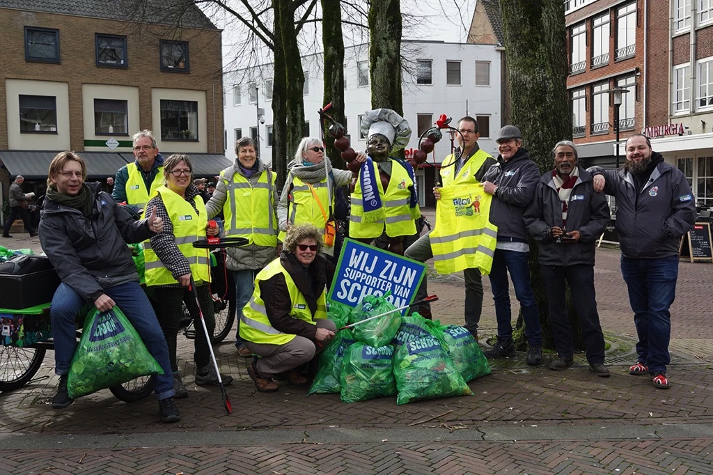 TielTipTop's tweet photo. Op 17 juli a.s. gaan we in Tiel samen weer schoon en sociaal de zomer in! Dit doen we met een opruimactie met @SocialClubTiel en tijdens een nieuwe inleveractie, want jouw zak zwerfafval is FlipPas punten waard. Kijken voor alle info op onze website.

https://t.co/Ate0fZObH5 https://t.co/QdImfoi7rg