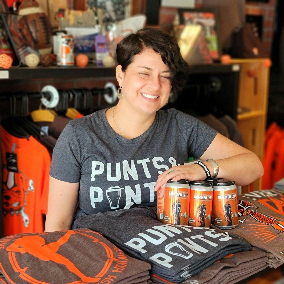 SzaboApparel's tweet photo. Hammer Lytes tend to have this effect. ๐ @scottishhammer7 @sibrevbrew
#puntsandpints #browns https://t.co/2s2ro2IGzj