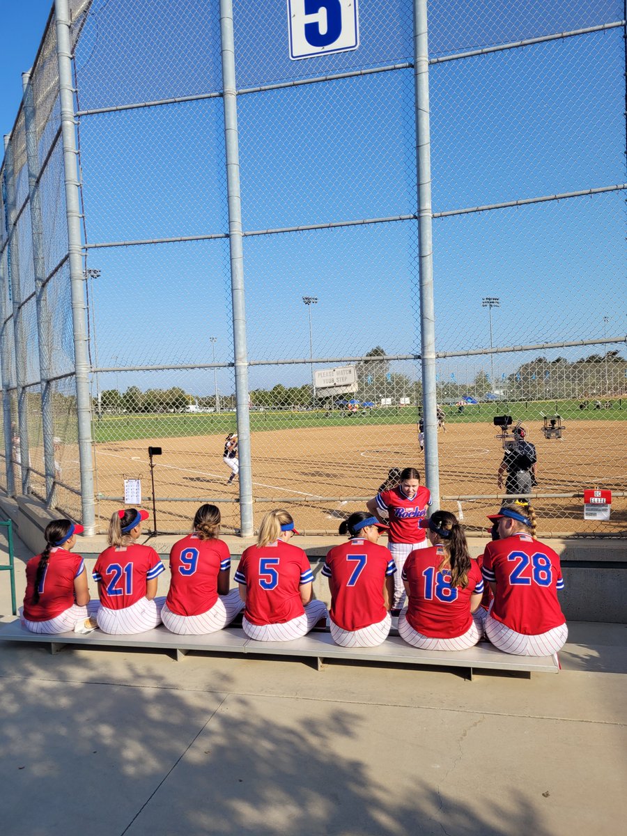 loren_werth's tweet photo. A beautiful day in Hunington Beach at the Huge Surf City Tournament, ladies warming up 715AM and we find out the 18U Athletics team we were suppose to play folded last night #fortheloveofthegame so we watch @FirecrackersWa1 before our 945 AM game #travelsoftball
#Rocketsstrong https://t.co/o9dHGmE1Ng