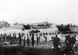 date_histoire's tweet photo. 10 juillet 1943 : débarquement des forces alliés en Sicile au cours de l’opération husky. Cet événement est le premier débarquement réussi des forces alliées sur le continent européen. L’Europe toute entière retiens son souffle, la libération du continent démarre. https://t.co/mPr0SAk4z2