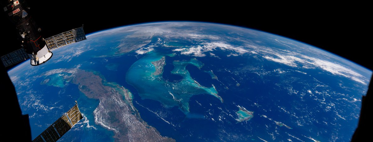 Si on envoyait des cartes postales depuis l’ISS je choisirais sans doute les Bahamas. À défaut de plonger dans l’eau, faites comme moi et plongez vous dans les détails de cette image pour la fête nationale du pays 🙂 🇧🇸 #MissionAlpha esa.int/ESA_Multimedia…