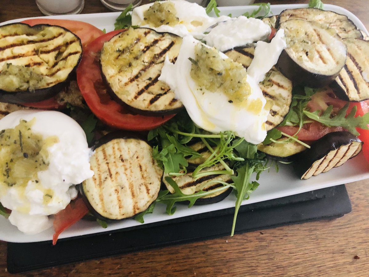 Homecook1986's tweet image. Aubergine, Tomato and Burrata salad from @GordonRamsay #quickanddelicious book amazon.co.uk/Gordon-Ramsay-…