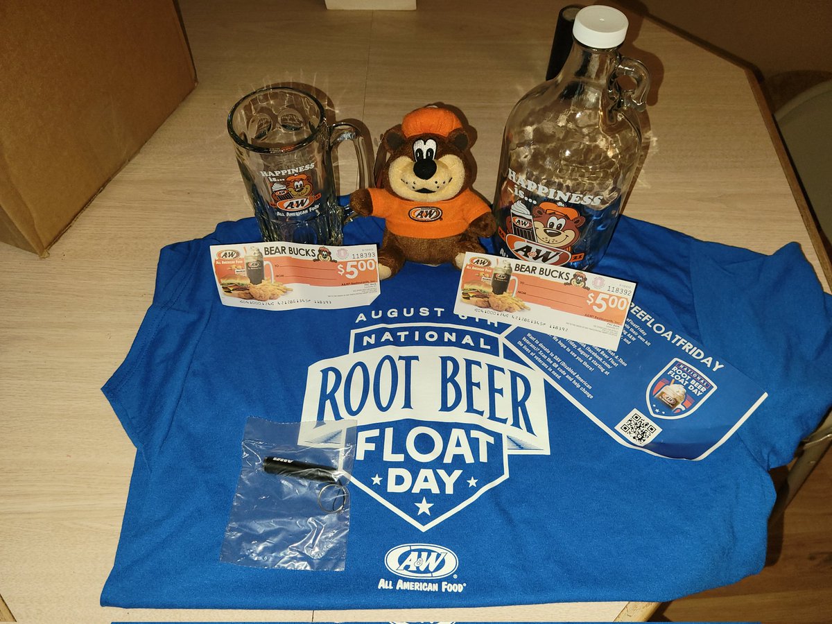 JGfan24ever's tweet photo. Thank you @awrestaurants for this awesome #FreeFloatFriday Merch Pack. It's awesome https://t.co/wDqh7OXSuQ