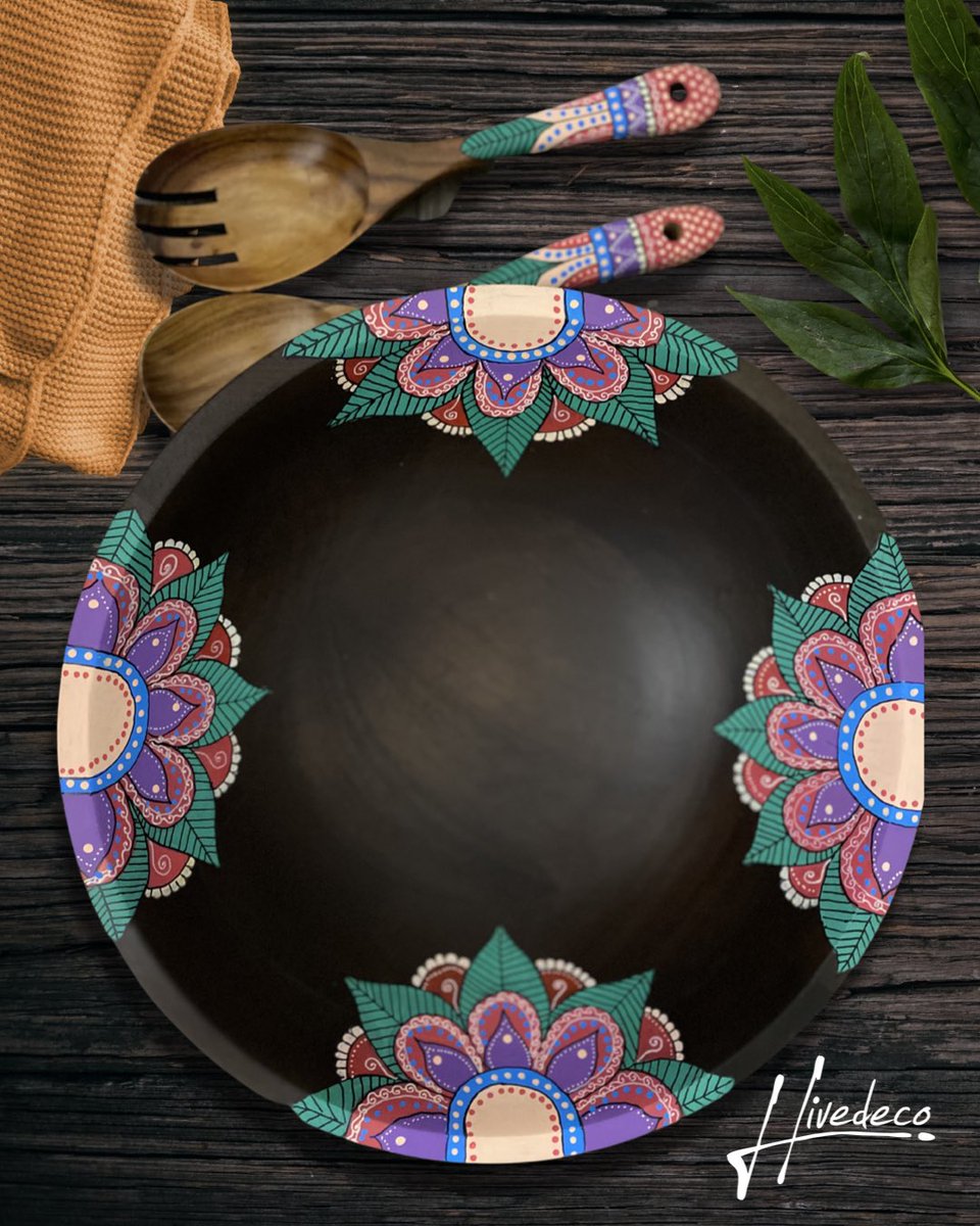 Hivedeco1's tweet photo. 🥗 A great friend of mines made this order and today it will be on its way to its new home 💜. Thank you @adrianayepesl 💝💝
.
#saladbowl #saladutensils #saladservers  #handpainted #handpaintedsaladbowl #handpaintedsaladservers #artist #smallbusiness #supportsmallbusiness https://t.co/4hehG5LWBA