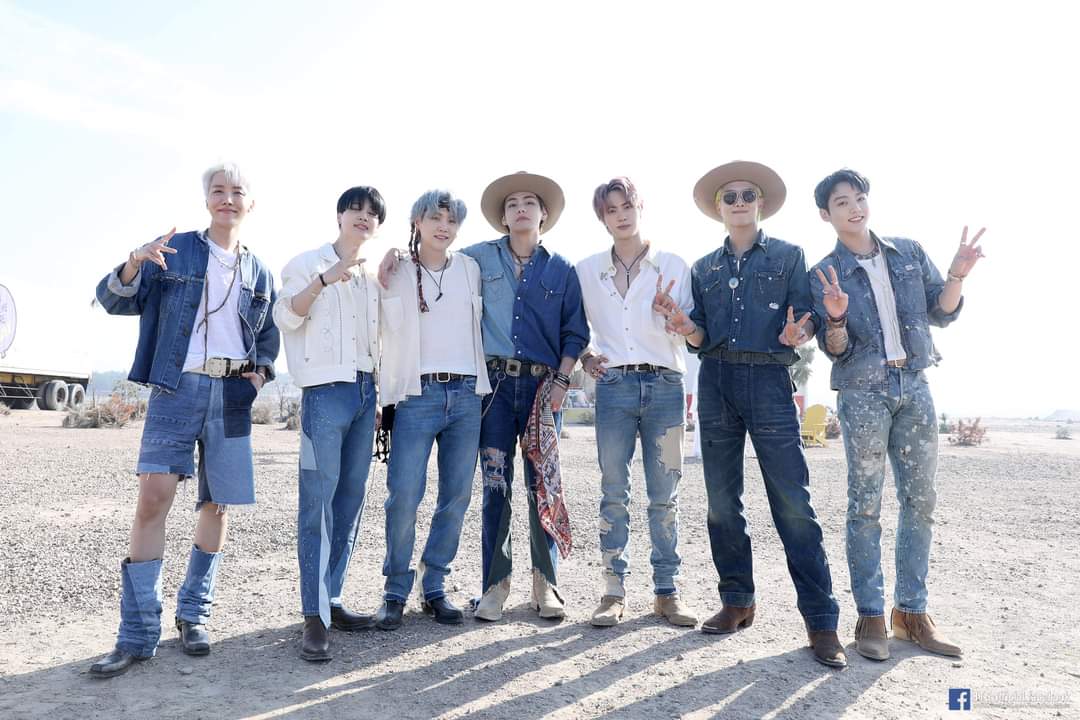 DulzaZ's tweet photo. Como no amarlos si lo dieron todo en  permission to dance
Im voting for @BTS_twt for #BBMAsTopSocial https://t.co/shP7mrjHZV