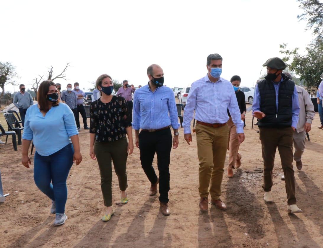 El año pasado en el medio de la pandemia entregamos 357 y este año pretendemos cumplir la meta de 960 títulos para acercarnos a 4.000 títulos de propiedad en manos de sus legítimos dueños: los productores.