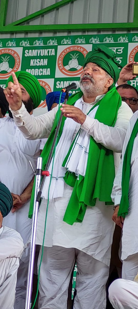 RakeshTikaitBKU's tweet photo. किसानों को खालिस्तानी बताने वाले  यह  समझ ले कि रावण की लंका में आग एक वानर ने ही लगाई थी। यह बिल भी वापस होंगे एमएसपी कानून भी बनेगा, लेकिन समय लगेगा।अगर यह सरकार अहंकारी होगी तो सत्ता से इनकी विदाई करनी होगी
#WhyModiFoolingFarmers 
@AHindinews @AmarUjalaNews https://t.co/81QhgZlA48