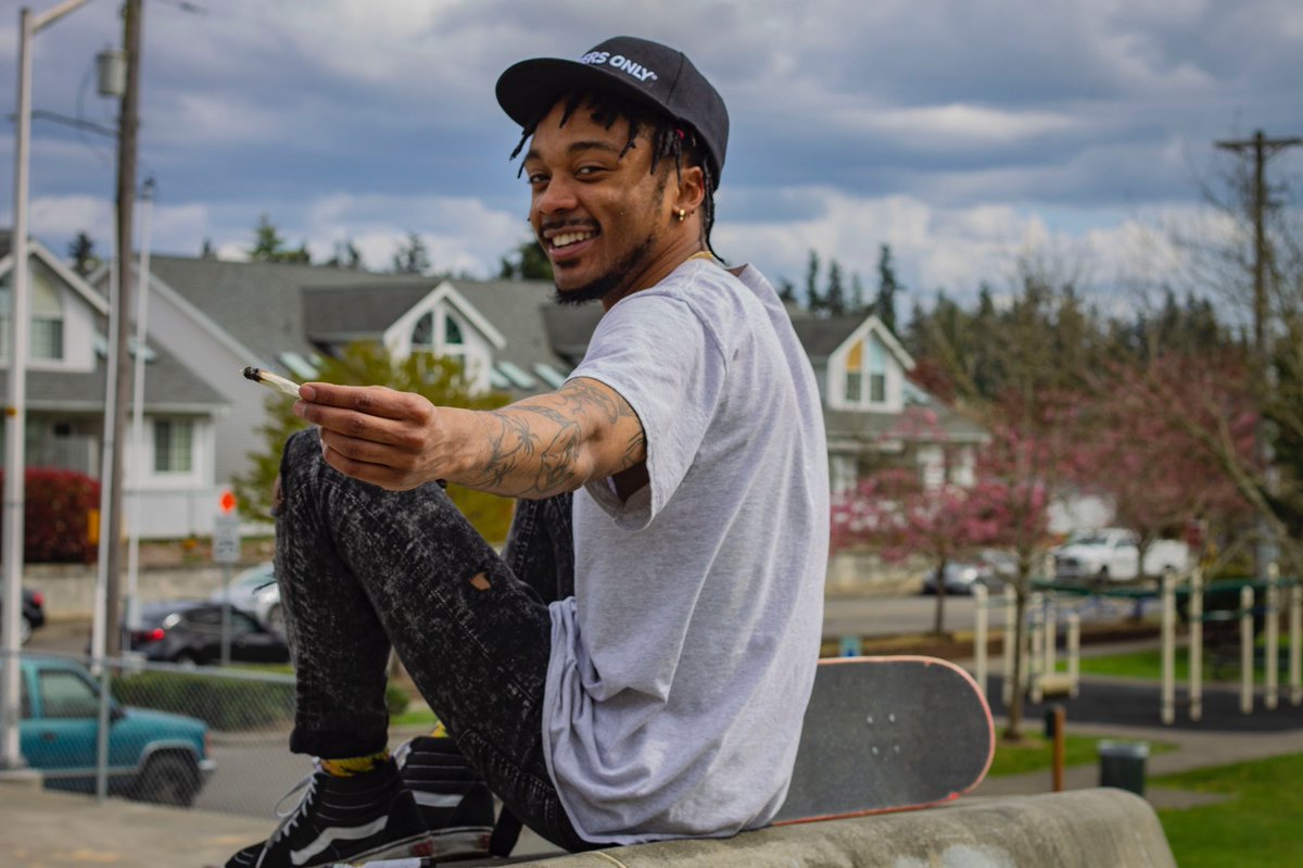 NatesBrand's tweet photo. When you telling me a long story to borrow money but all I have is a doobie 😎 ♻️

•
•

Shop Nates Brand Premium Goods Rolling Papers + Cones today! 

All online orders will process + ship on next business day 📦📪

https://t.co/Xg8w8lkB8l https://t.co/fW3uqPEfkS