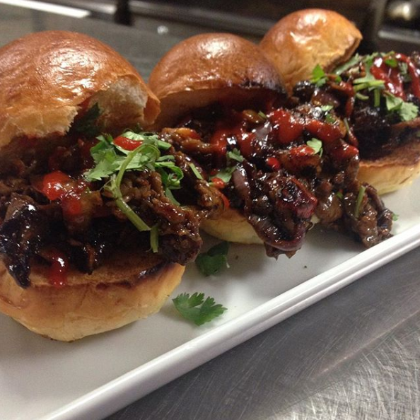 Checkin out these buns? We don't blame you🍔
-
We are open 12 PM - 8 PM every day
Order Online 👉 draughtsrestaurant.com/order
.
.
.
.
#Draughts #EatsofCA #CaliforniaEats #EatLocal #ThousandOaksCA #BeerMe #Cocktails #Drinks #BarFood #Foodie #Foodstagram