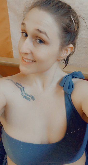 Pool Time 💋💋 Cool Time! https://t.co/m0PZhZTnu6<a href="/tag/mvsales"class="tags"><span>#mvsales</span></a>