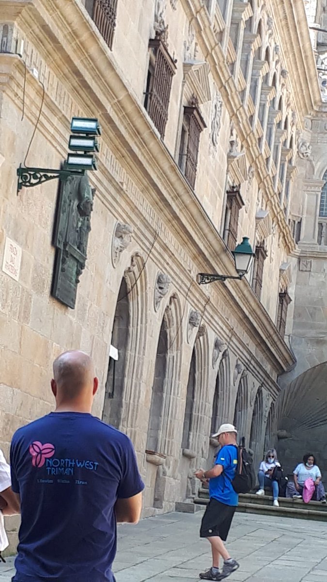 Artekille's tweet photo. @PazodeRaxoi poñendo o foco na contorna da catedral. https://t.co/LMzWmI79by