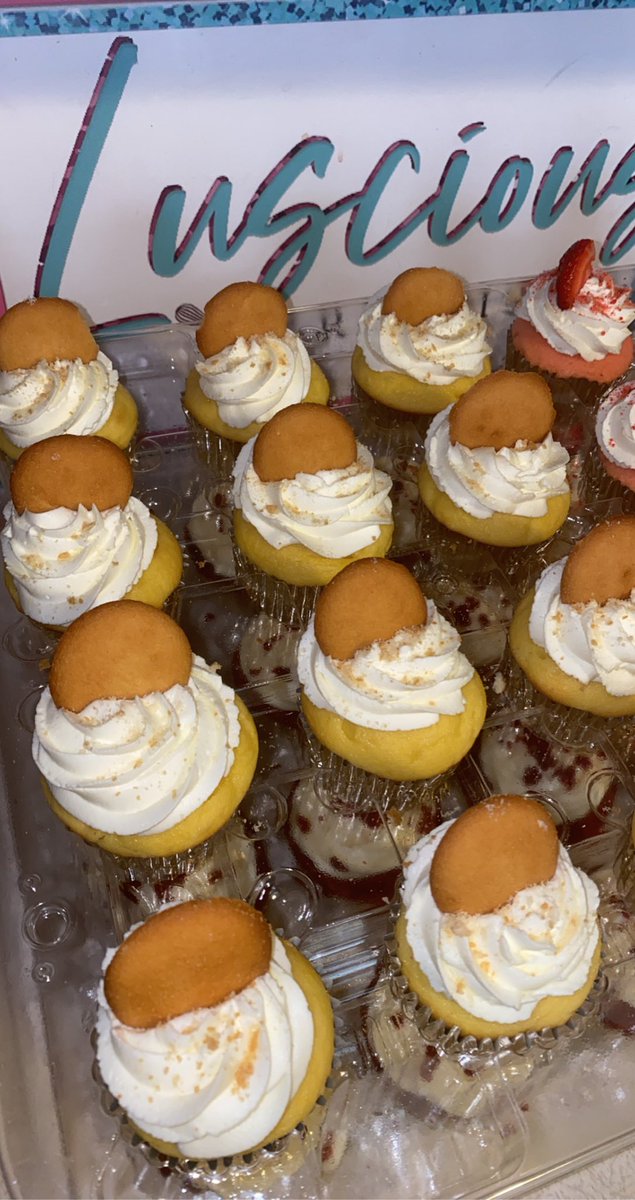 tatytatt's tweet image. Strawberry x Red Velvet x Banana Pudding cupcakes 🤤 #Lusciouskreations