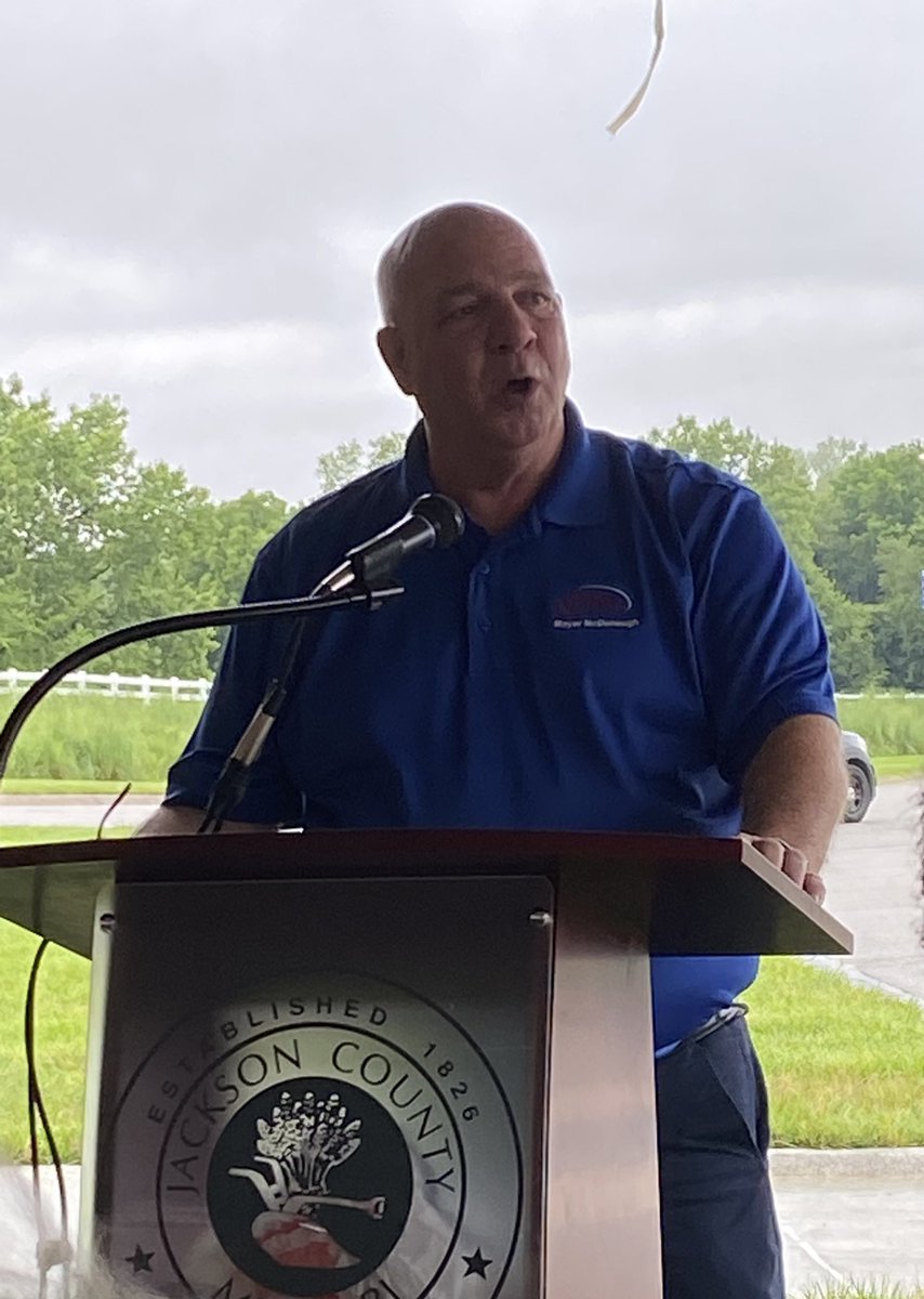 KathyEllermeier's tweet photo. Excited to celebrate the Grand Opening of the #RockIslandTrail @KCMO @MoDOT @CityofRaytown @emeier5 #RideKC #KCATA Go KC! Go Jackson County! https://t.co/U4airb4BgT