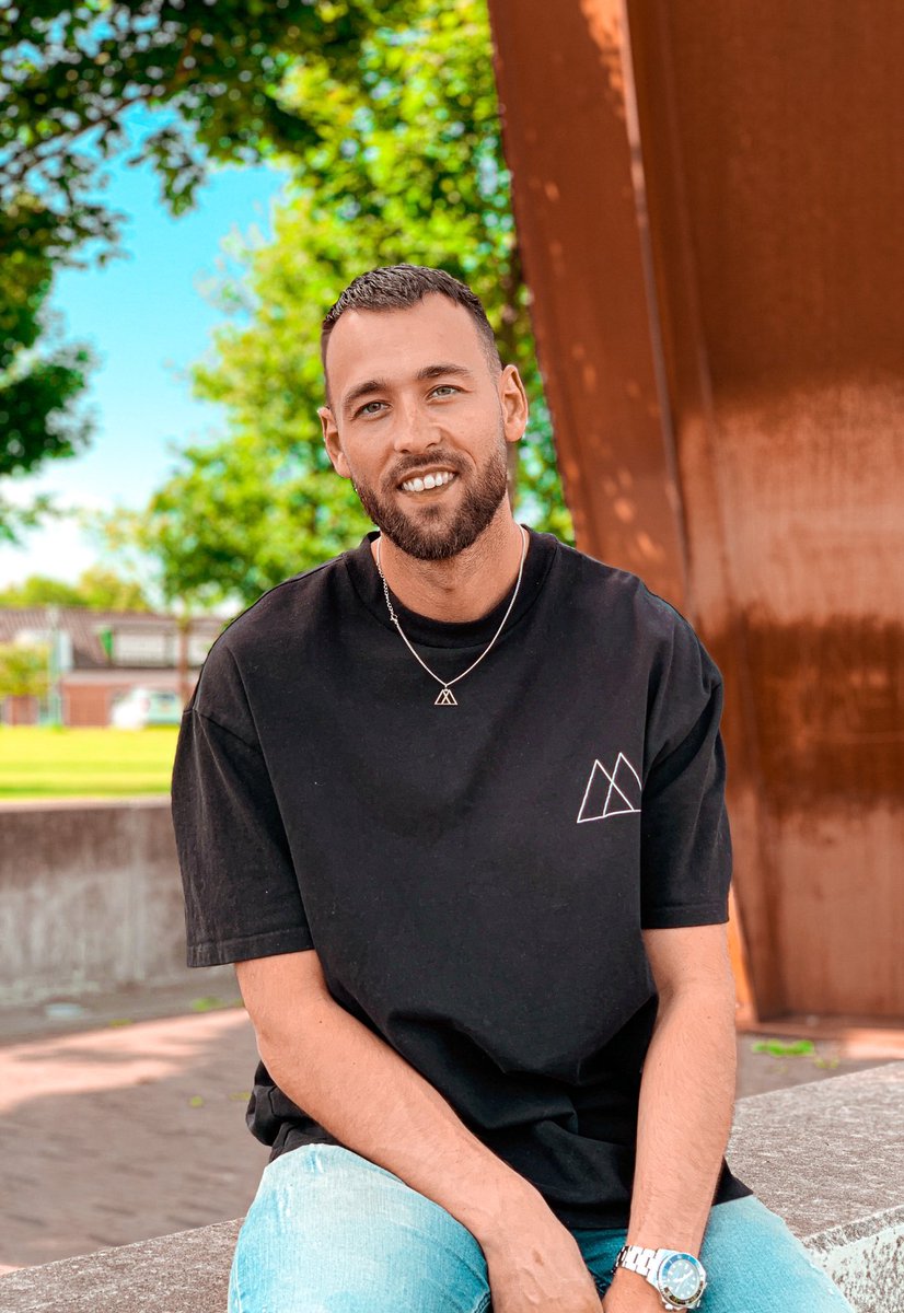 Our remix for <a href="/empress_music/">EMPRESS®</a> is OUT NOW! Check it out on your favorite portal ❤️