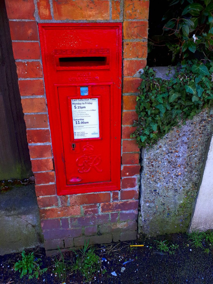 _AvrilH_'s tweet photo. @IMcMillan Love GR post boxes. Pass this one every Wednesday. Photo taken 3 years ago. I think it is now a 9 am collection. https://t.co/g1UZxfLYyt