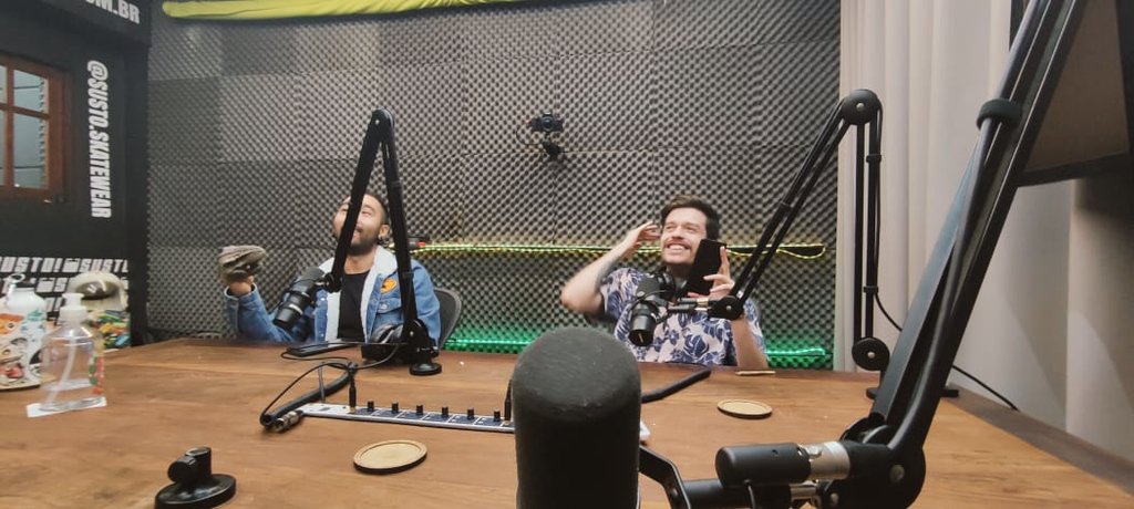 RapaPodcast's tweet photo. Olha a felicidade de quem sabe que hoje tem vídeo no canal. 😅🎊😎
#podcast #rapapodcast #buiakalunga #ragga https://t.co/qSTBDglwYu