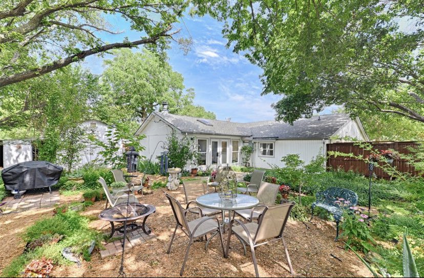 TheRoyerCo's tweet photo. This gem is in “Pending” status…🙌🏼
#FarmersBranch #MultipleOffers #DallasRealEstate #REforFriends https://t.co/gWVeImEPgU