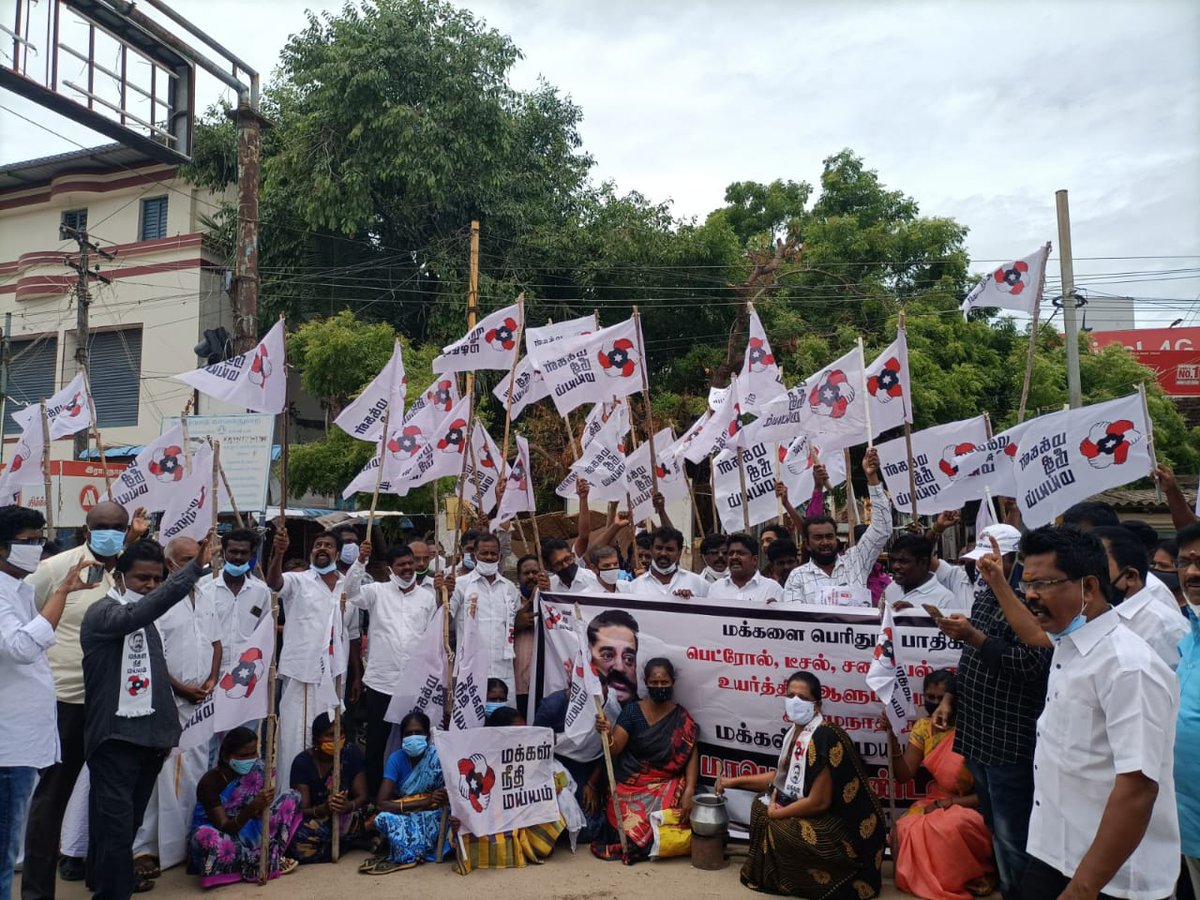 BGSekar3's tweet photo. டாக்டர் நம்மவரின் வழிகாட்டுதலின்படி இராமநாதபுரம் மாவட்டம் மக்கள் நீதி மய்யம் கட்சியின் மாபெரும் கண்டன ஆர்ப்பாட்டம்.. மத்திய, மாநில அரசுகளின் மக்கள் விரோத பெட்ரோல், டீசல், சமையல் எரிவாயு விலை உயர்வினை கண்டித்து.. https://t.co/UjoRNfNVMC