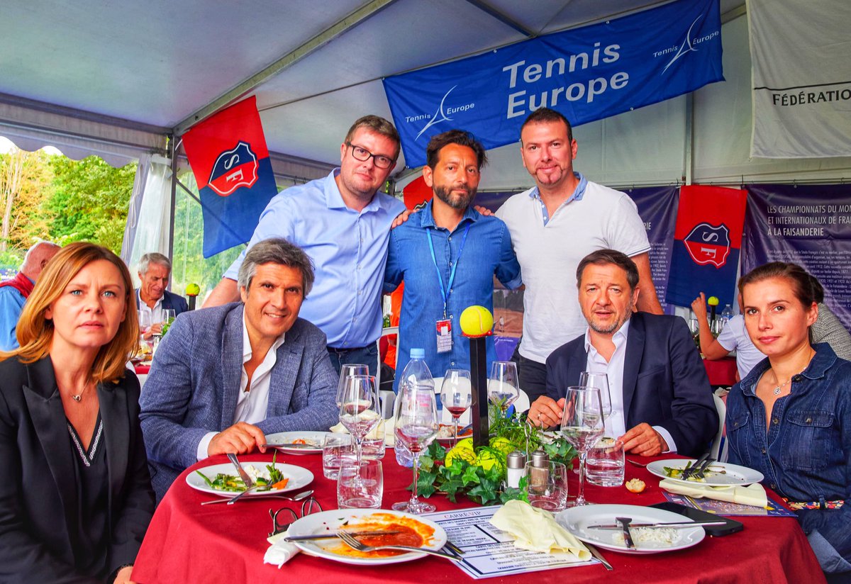 Merci Jean-Phi👌 … pour ta venue à la Faisanderie à l’occasion du 31ème Open Stade Français 🔵🔴🎾 Tournoi international sur terre battue des 14ans et moins… et pour ce bon reportage <a href="/i24NEWS_FR/">i24NEWS Français</a> #OpenStadeFrançais #Faisanderie 🎾😉