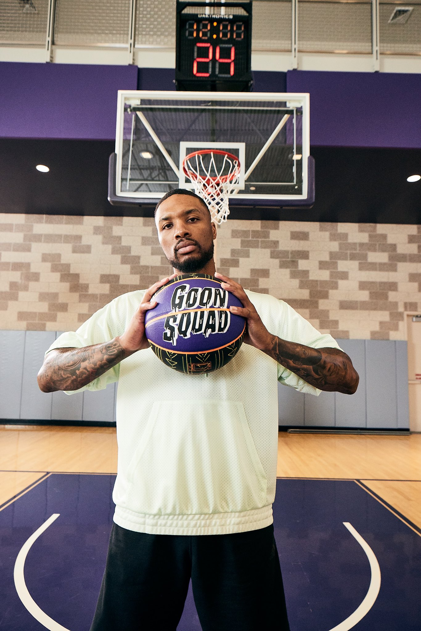 Damian Lillard on X: "⌚️It's About That Time. #SpaceJamMovie drops next  Friday, but you can sign up to get your Spalding x Space Jam Goon Squad  'Glow' 🏀 now. 🛒 https://t.co/Tapol0FnqZ https://t.co/z5d083g70W" /