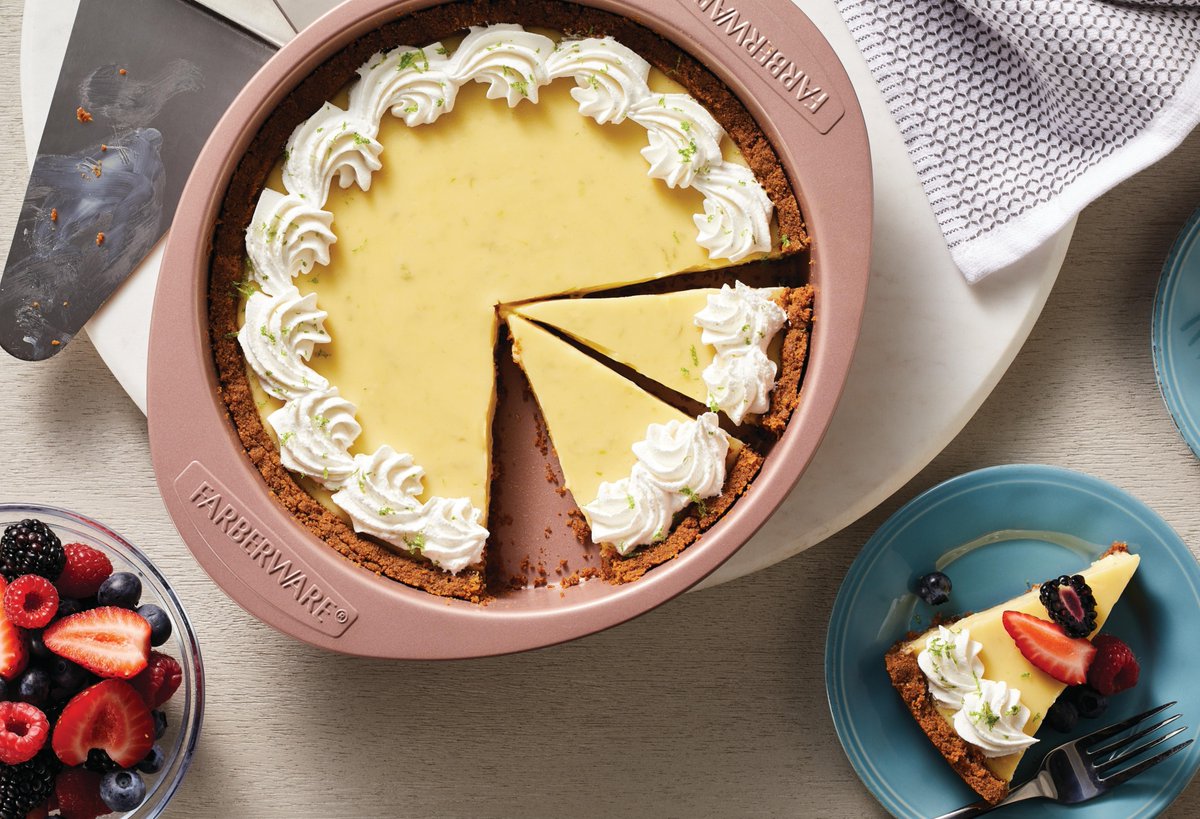 Leave no morsel behind of this incredibly sweet and zesty Key Lime Pie with the help of this nonstick, rose gold cake pan from Farberware.

Key Lime Pie Recipe Link: bit.ly/3yj9LOg