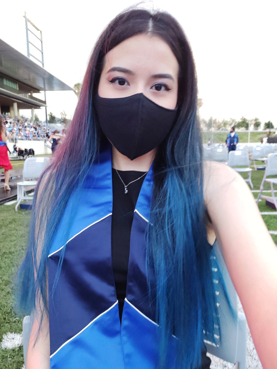 itsAngieComics's tweet photo. I GRADUATED FROM COLLEGE!! It was windy af and it rained, but it still was one of the best days of my life 💕💕

And I couldn't have done it w/o you guys! You taught me how to love comics, and that helped me through my hardest study nights. 

I'm so happy to share this with you🥰 https://t.co/pGBQHCIz2t