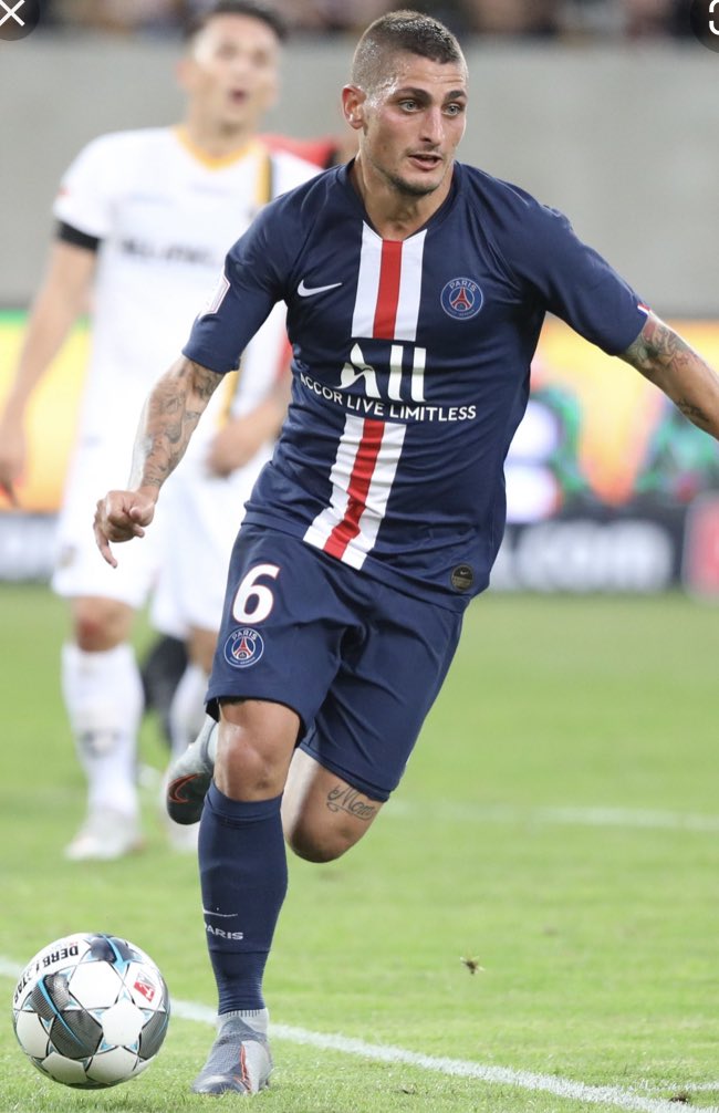 Zzabessi's tweet photo. tout les parisiens avec l’italie 🇮🇹 juste pour Mr verratti #ITAENG #PSGinternational https://t.co/oHe5Sb39uc