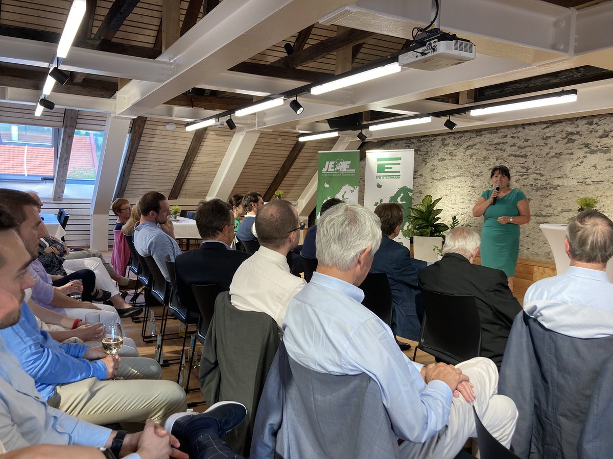 Landtagspräsidentin Manuela Khom sieht den Bezirk #Murau und die Europa-Burg #Neumarkt als Mittelpunkt Europas. #efbstmk #EuropaForum2021