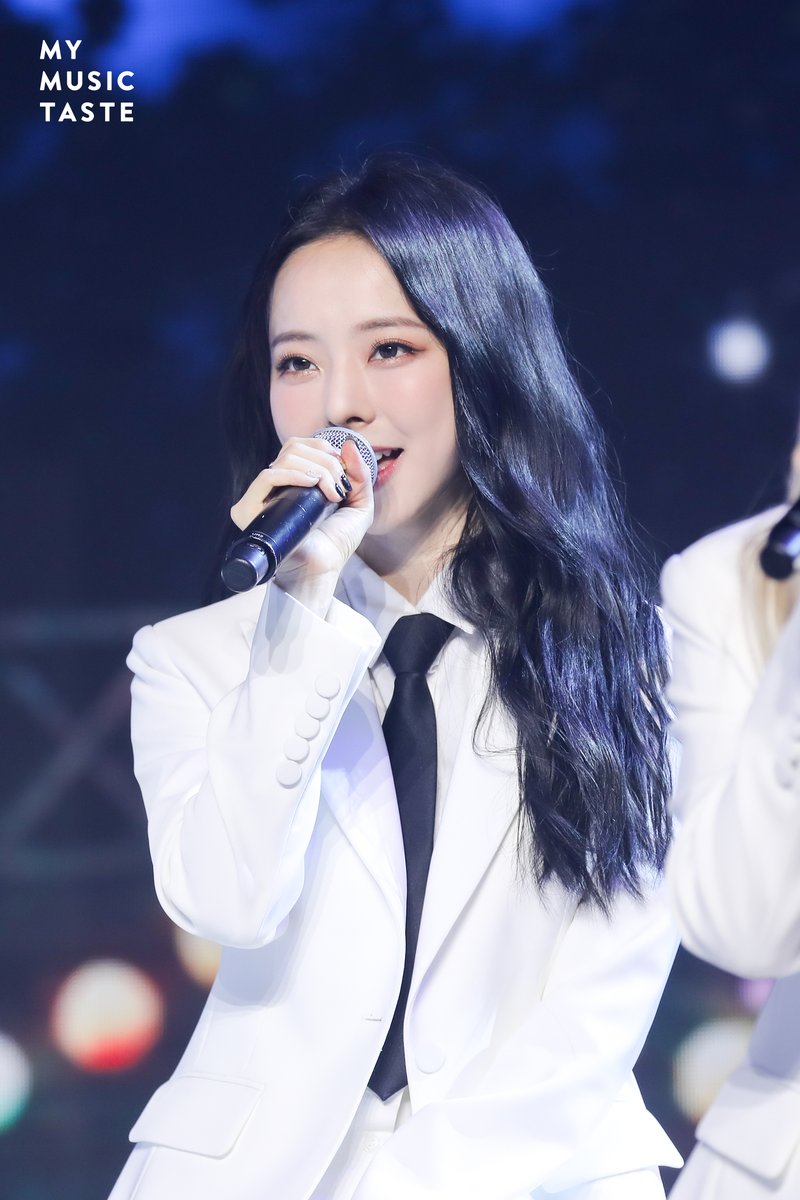 _mymusictaste's tweet photo. Gorgeous, beautiful, talented, flawless, perfect, everything good in this world.💅 LOONA - in 이달의 소녀 ON WAVE [LOOΠΔTHEWORLD : &amp;] is back for a replay in just a few hours!

The fact that saying "Everyday I Love You" is not enough with #ViVi!😻 https://t.co/RIHzHxvjxX
