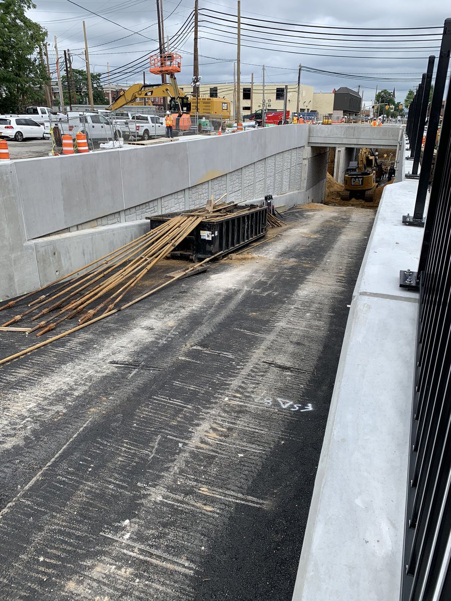 #MineolaGrateful to <a href="/AModernLI/">A Modern LI</a> for allowing this construction geek a first hand look at how you move a 2.5 million pound bridge into place! Truly an engineering marvel!