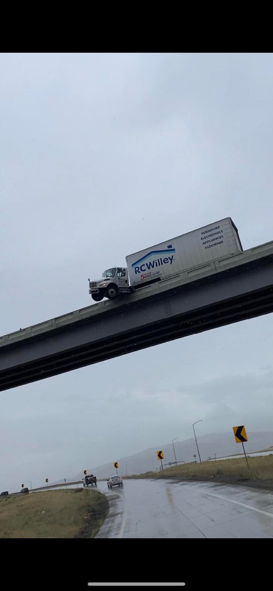 DatHandsomeJerk's tweet image. #HumanPilot hanging out