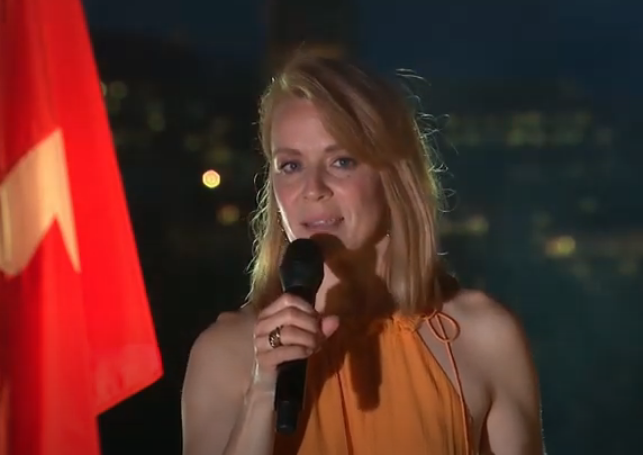 StephPiret's tweet photo. VIDEO | Lumières sur la Fête du Canada avec @veronicdicaire en co-animation > https://t.co/phzuq90Ixn
#veronicdicaire #fêteducanada #coanimation https://t.co/eHR3oLlWHb