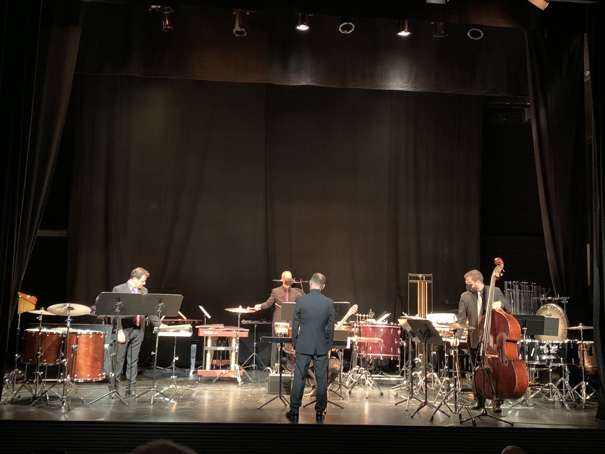 El <a href="/FestivalGranada/">Granada Festival</a> ha culminado con éxito la primera audición mundial de las 12 obras escritas por #GeorgeCrumb sobre #Lorca dentro de un ciclo. Y todo ello ha sido posible gracias al enorme trabajo de @dieghogr y su magnífico grupo <a href="/Talleratlantico/">Taller Atlántico Contemporáneo (TAC)</a>! 👍

youtu.be/UKD5j8BLtDg
