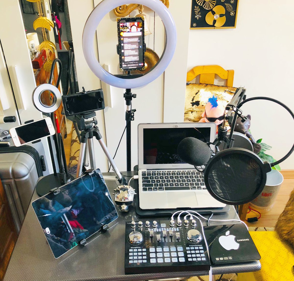 Brendt_Jacob's tweet image. Finally I had the time to set up for my Live Stream/Vlog. This has been long overdue. Going to start live streaming very soon on all media platforms. Hoping for your support guys. See you soon #setup, #mediasetup, #livestreamsetup, #livestream, #livestreaming, #vlog, #vlogger