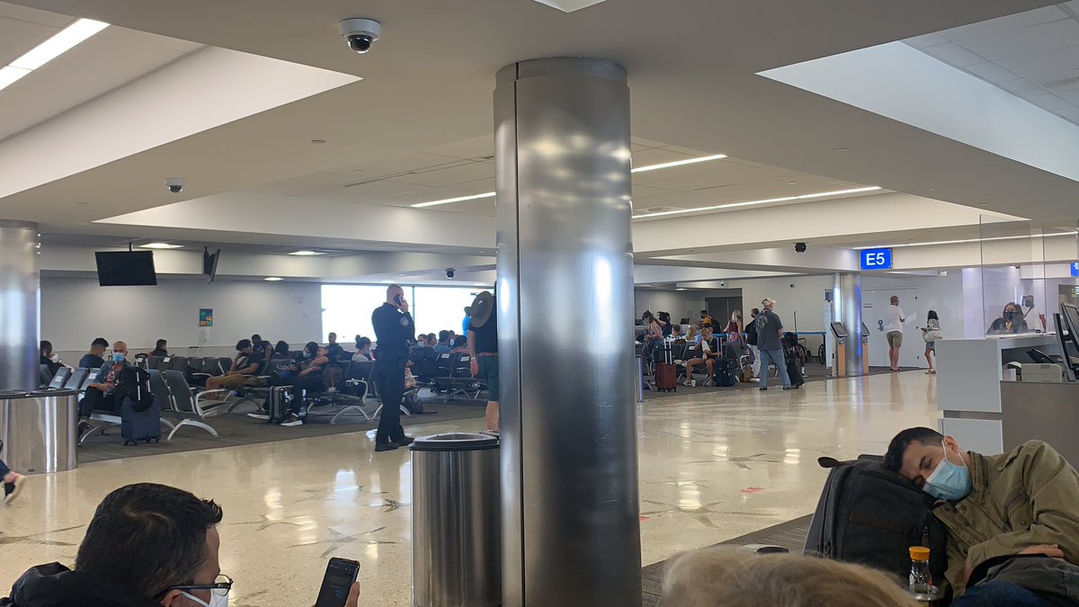 saraeqtrader's tweet photo. @PdroPM I’m inside terminal 4 right now… I haven’t been able to aboard my flight. (3 hours late) https://t.co/saOwhPFXwj