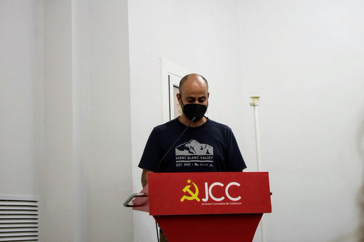 jcc_cat's tweet photo. 🗣️ La cloenda de la #IVConferènciaJCC comença amb la intervenció d'Arnau Piqué, camarada del Partit.

"No som una força subsidiària de ningú, però això no ens converteix en una organització sectària, hem de col·laborar amb altres forces d'esquerra per constituir el Bildu català" https://t.co/oTAe4pUmIs