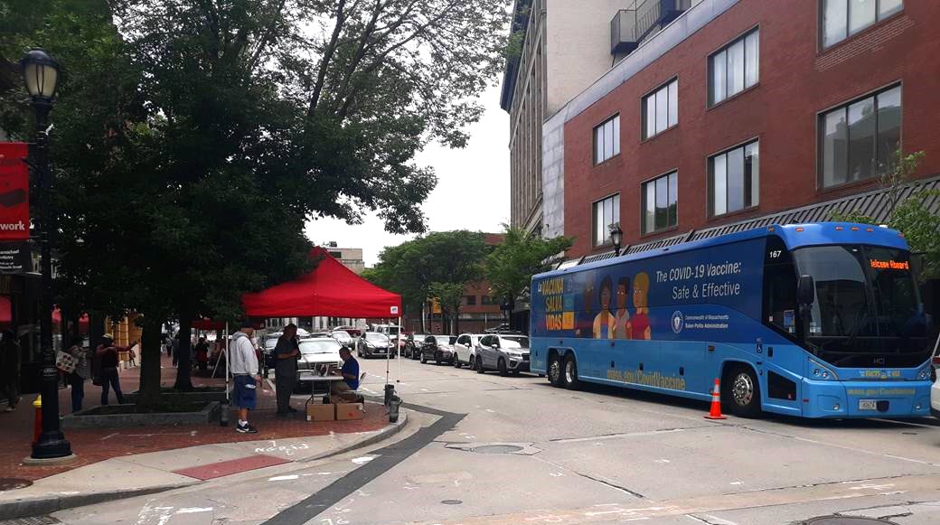 MassGov's tweet image. The #VaxBus is  taking public health on the road — climb aboard in @TheCityofMalden and get your free COVID-19 vaccination today. Mass.gov/VaxBus #COVID19MA