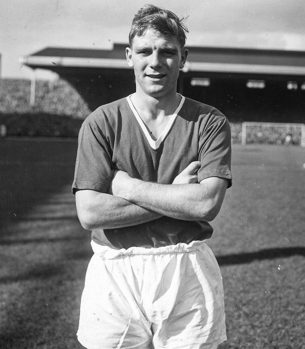 ManUtd_Es's tweet photo. ๐ด๓ ง๓ ข๓ ฅ๓ ฎ๓ ง๓ ฟ Debut de Duncan Edwards (1955).
๐ Esta linda camiseta se encuentra exhibida en el museo del club.
#MUFC #MUMuseum https://t.co/9ofgTpI9On