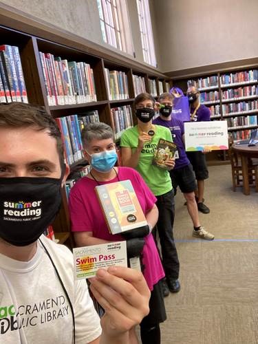 saclib's tweet photo. Our team is lining up to help you get into the #SummerReading fun at the McKinley Library! 😉
#Sacramento #LibraryLove #SacLibReads https://t.co/ewI4DFr3xa